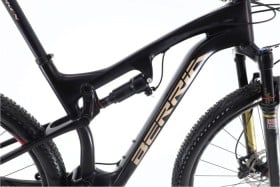 Berria Mako Carbone GX